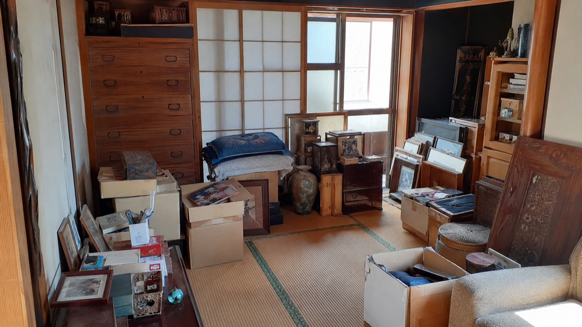 家財が残る実家の和室の片付け